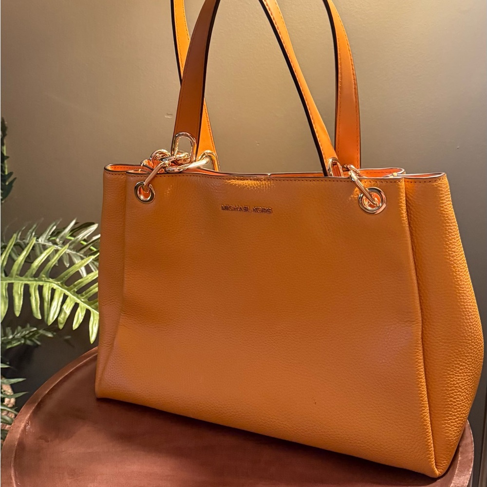 Michael Kors bag - Picture 2 of 2